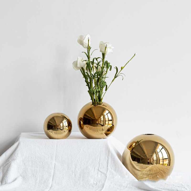 NovaVase Gold — Electroplated Ceramic Vase