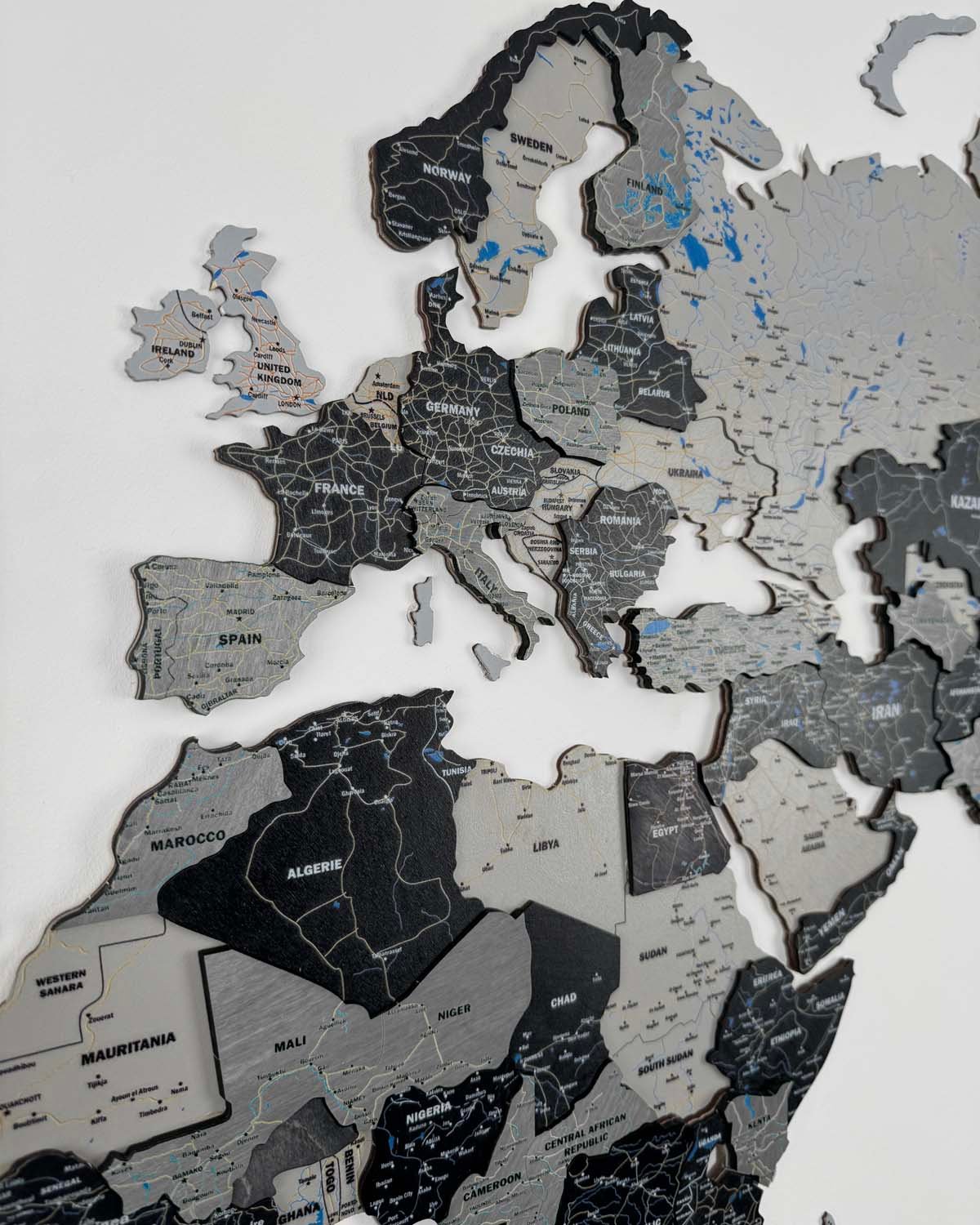Premium 3d world map made of wood | SHADOW Birdywing®-1