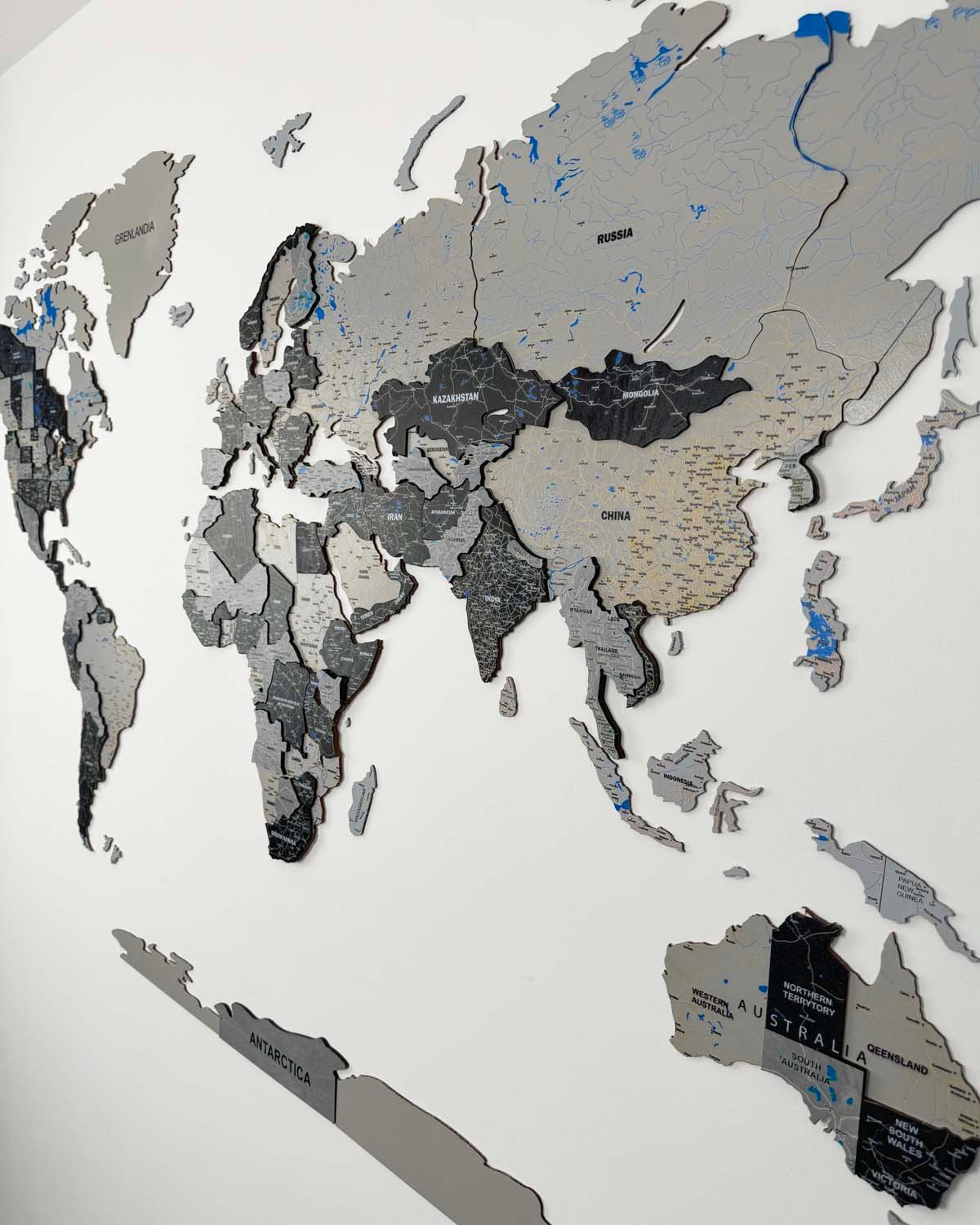 Premium 3d world map made of wood | SHADOW Birdywing®-2