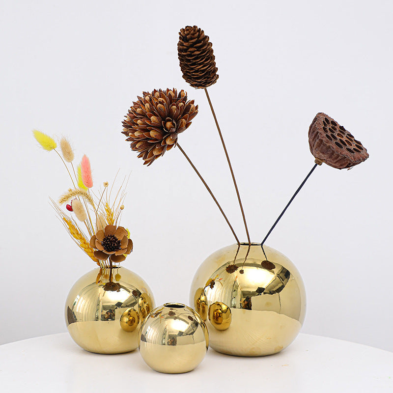 NovaVase Gold — Electroplated Ceramic Vase