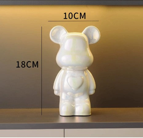 Figurka ceramiczna NovaPulse w kształcie niedźwiedzia z opalizującym wykończeniem i sercem na klatce piersiowej