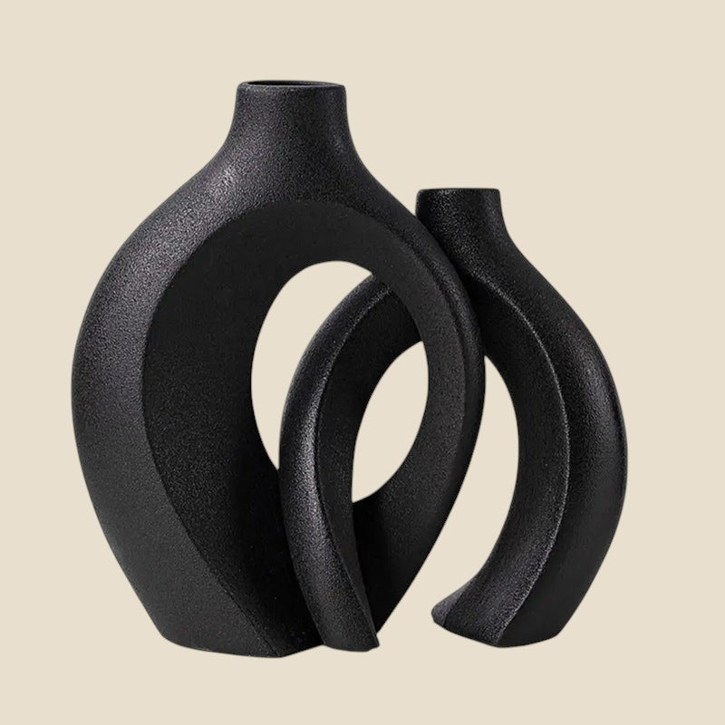 Zestaw dwóch czarnych ceramicznych wazonów NovaPulse w minimalistycznym europejskim stylu o rzeźbiarskim kształcie