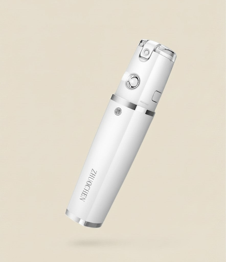 NovaPulse HydroMist przenośny nawilżający atomizer do twarzy w kolorze białym z metalicznymi akcentami