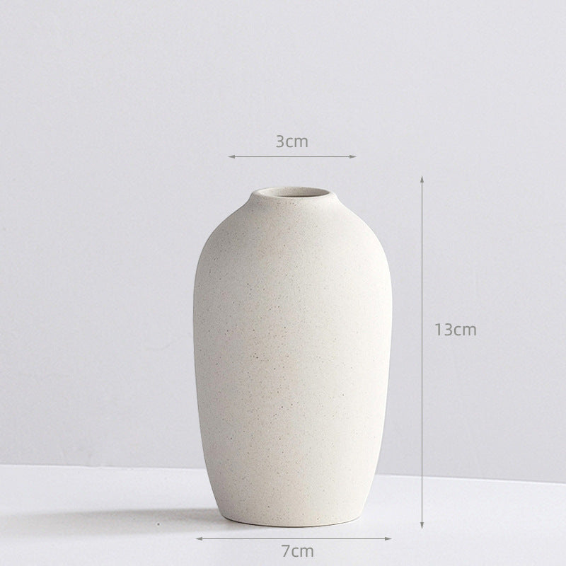 NovaPulse ceramiczny wazon w stylu nordyckim o minimalistycznym kształcie i matowym wykończeniu w kolorze kremowym
