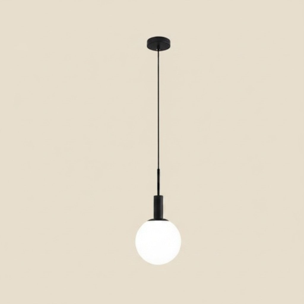 Lampa wisząca NovaPulse NordicOrb z czarnym wykończeniem i szklanym kloszem w kształcie kuli w stylu skandynawskim