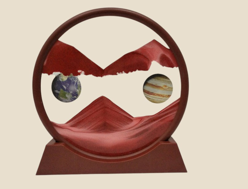 NovaPulse NovaSand okrągła dekoracja z czerwonym piaskiem i planetami wewnątrz na brązowej podstawie