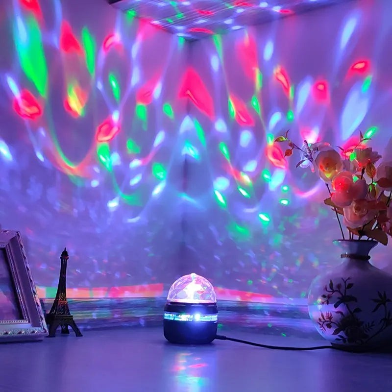 Projektor NovaPulse emitujący kolorowe światło RGB w trybie gwieździstego nieba, idealny do dekoracji wnętrz.