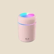 Różowy nawilżacz biurkowy NovaPulse z podświetleniem LED RGB, kompaktowy i zasilany przez USB