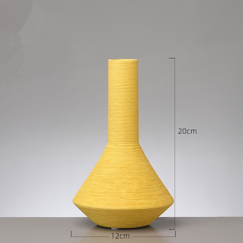 Żółty ceramiczny wazon NovaPulse w stylu nordyckim o minimalistycznym kształcie i teksturowanej powierzchni