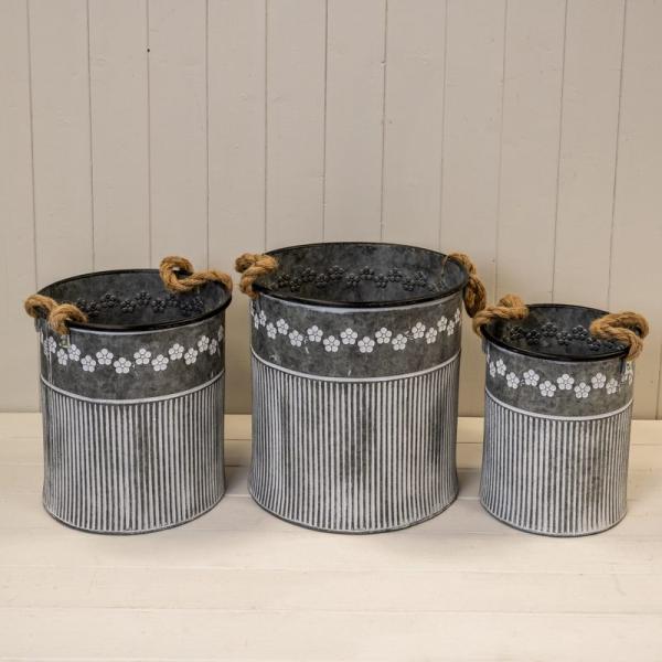 Set of 3 Zinc Planters Flower & Rib Design-1